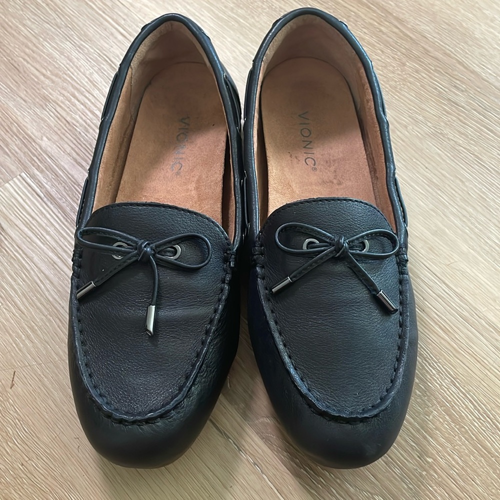 Women’s Vionic Virginia leather driving shoe black size 10
